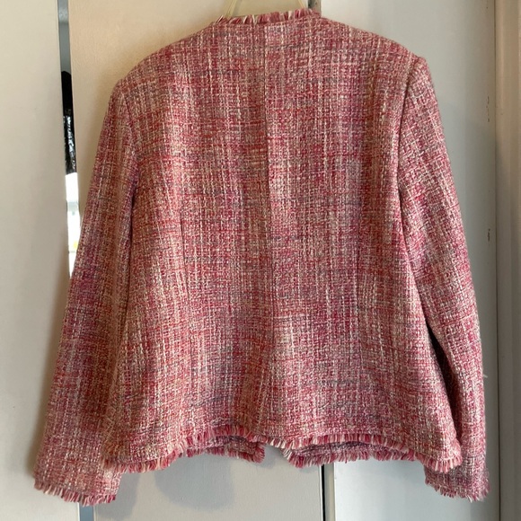 Pink tweed, Chanel-like jacket. - Picture 5 of 8